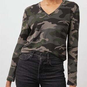 RAILS The Sami Long Sleeve V T-Shirt,M